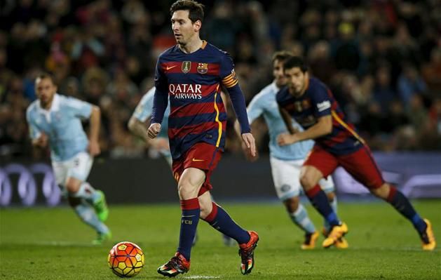 Messi passzol, Suárez már tudja, mi következik (Fotó: Reuters)