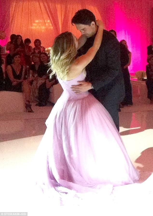 Kaley Cuoco és Ryan Sweeting szilveszter este házasodott össze (Fotó: Daily Mail)