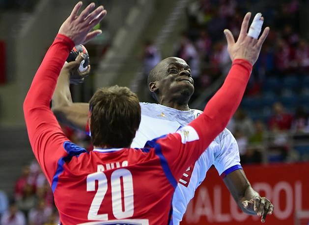 A francia Olivier Nyokas nem tudott hibázni a szerbek ellen (Fotó: AFP)