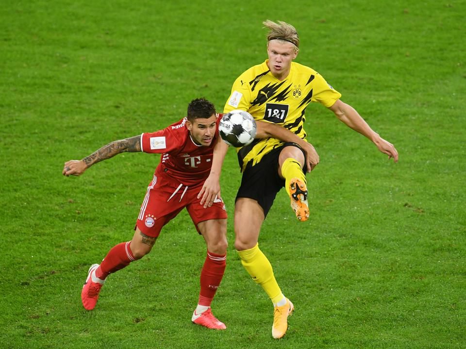 Haaland (jobbra) a második félidőben egyenlíthetett, és utána fordíthatott is volna, ám ziccerét Neuer védeni tudta (Fotó: AFP)