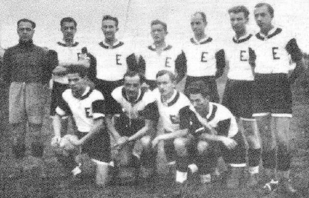 A KEAC futballcsapata 1933-ban Szegeden. Álló sor, balról: Beneda, Karácsonyi, Göttl, Bukovetzky, Emődi, Sipos, Nánássy.  Térdelnek: Solti IV, Tóth II, Feketekovács, Jávor