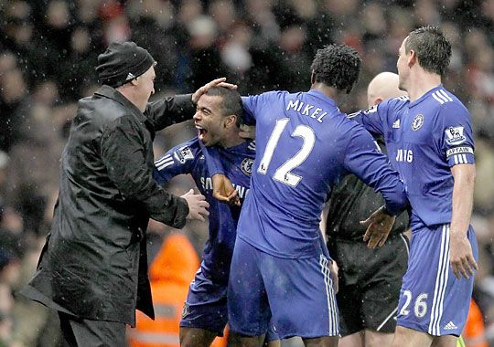 Ancelotti (balra) szerint Drogba hiányát is képes lesz átvészelni a Chelsea (Fotó: Reuters)