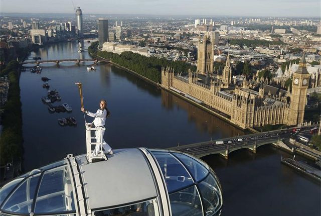 Amelia Hempleman-Adams a London Eye egyik kapszulájáról nézett körbe (Fotók: Action Images)