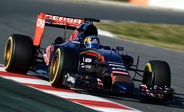 Sainz a lágy gumikon juttatta az élre a Toro Rosso-Renault-t