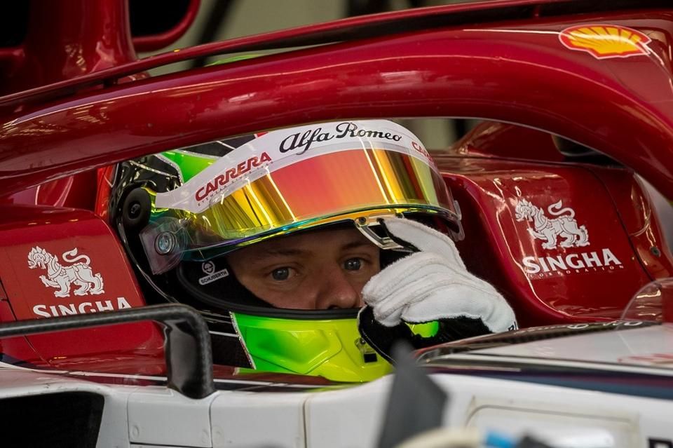 2019-ben többek között az Alfa Romeo színeiben tesztelhetett F1-es autóval (Fotó: AFP)
