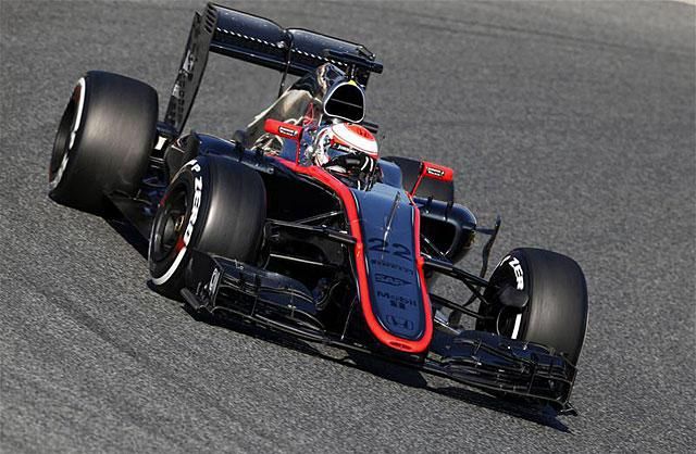 Button és a McLaren hat kört tett meg a lerobbanásig