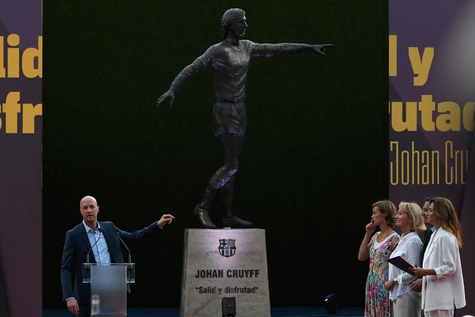 A Camp Nou mellett kapott szobrot Johan Cruyﬀ (Fotó: Getty Images)