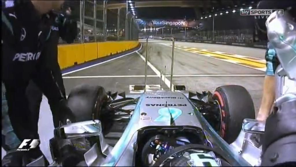 Gondok vannak Rosberg autójával, csak harmadik kísérletre indult el a bokszutcából