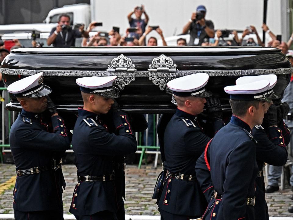 A temetési szertartást mintegy száznegyven résztvevő jelenlétében tartották (Fotó: AFP)