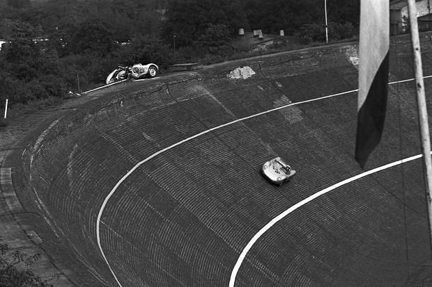AVUS, 1959: Jean Behra kocsija kirepül a pályáról