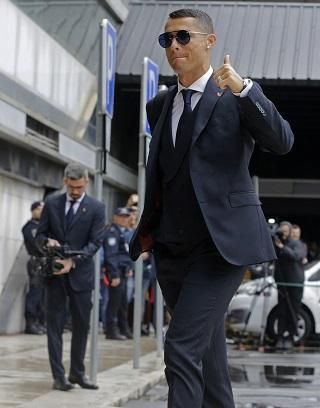 Cristiano Ronaldo's glamour may dazzle Budapestians 
(Photo: AFP)