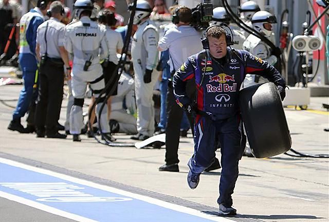 A Német Nagydíjon Mark Webber elszabaduló kereke sérülést okozott, ismét fókuszban a biztonság (Fotó: Reuters)