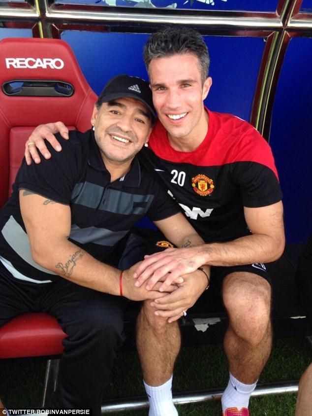 Maradona és Robin van Persie (forrás: Daily Mail)