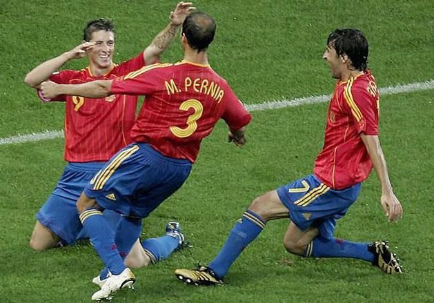 2006-ban Torres (balra) kétszer, Raúl (jobbra) egyszer talált be a tunéziai kapuba (Fotó: Action Images)