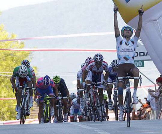 Gadret élete első szakaszgyőzelmét aratta a Girón (Fotó: cyclingnews.com)