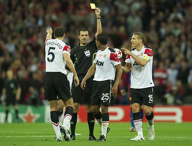 Pályafutása csúcsának a 2011-es BL-döntőt nevezte meg – itt a Manchester United játékosait fegyelmezi (Fotó: Imago Images)