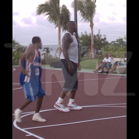 Shaquille O'Neill újra pattogtatott (Fotó: TMZ)