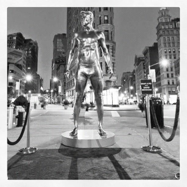 New York by night (Forrás: hmbeckham.com)