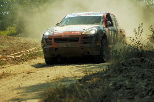 Adam Malysz Porsche Cayenne-nel száguldott a Hungarian Baján, s azzal készül a Dakarra is