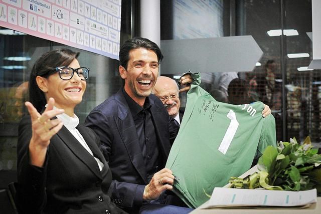 Ilaria és Buffon egy nyilvános rendezvényen (forrás: repubblica.it)