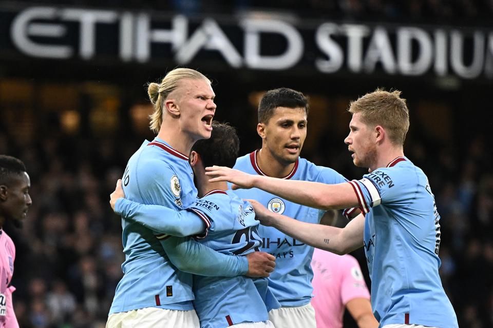 Jelenleg Erling Haaland (balra) a Manchester City legnagyobb sztárja – de ha megbüntetik a klubot… (FOTÓ: AFP)