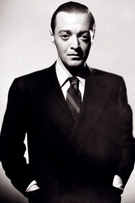 Peter Lorre (született Löwenstein László), magyar 
származású amerikai színész, rendező.