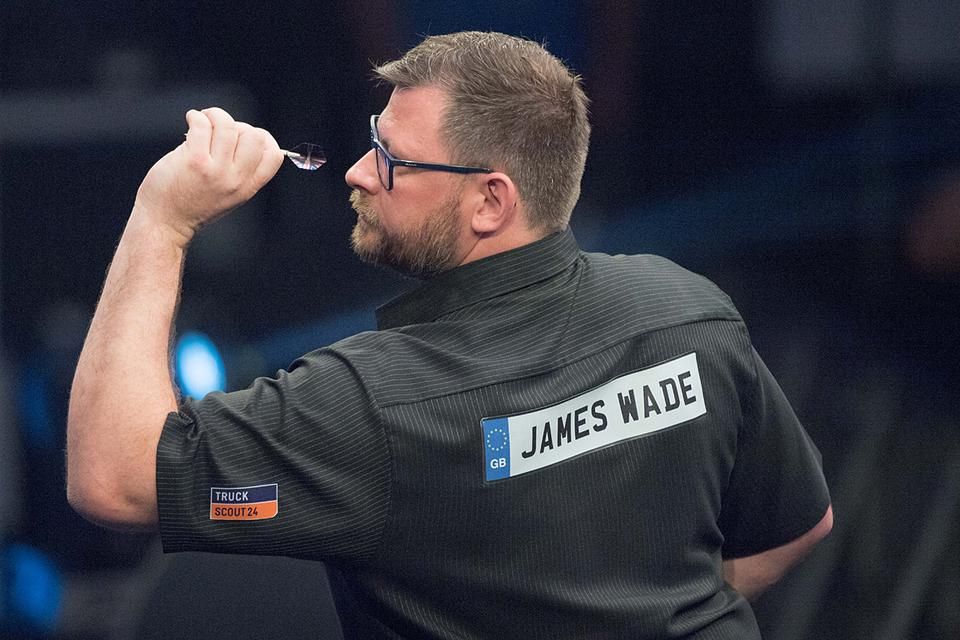 A balkezes James Wade az angol közönség egyik kedvence (Fotó: AFP)