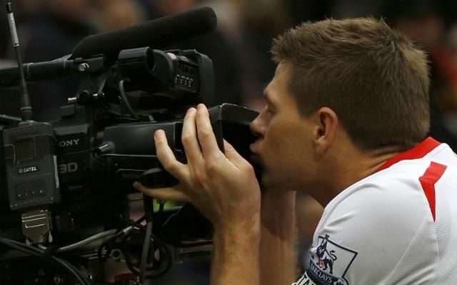 Gerrard Brazíliában is csak a kamerát csókolgathatja (Fotó: Reuters)