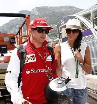Räikkönen a barátnőjével, Minttu Virtanennel érkezett