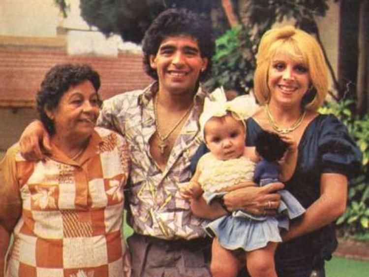 Diego Maradona családi körben feleségével, Claudiával (forrás: everardoherrera.com)