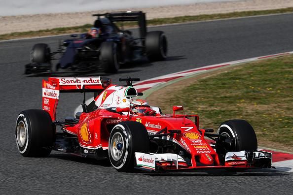 Räikkönen és Sainz a pályán