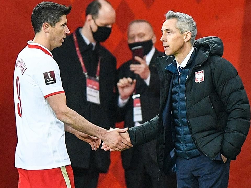 Paulo Sousa (jobbra) eltervezi, Robert Lewandowski pedig reményei szerint végrehajtja a nyerőnek vélt lengyel taktikát
(Fotó: Getty Images)