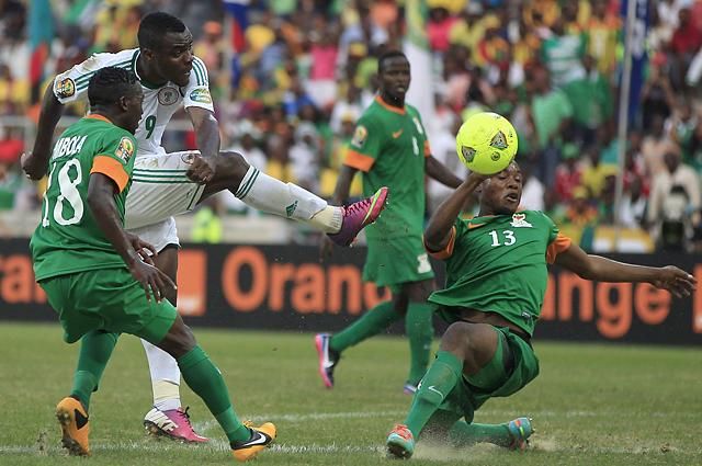 A fehér mezes Emmanuel Emenike góljával sokáig vezetett Nigéria (Fotó: Reuters)