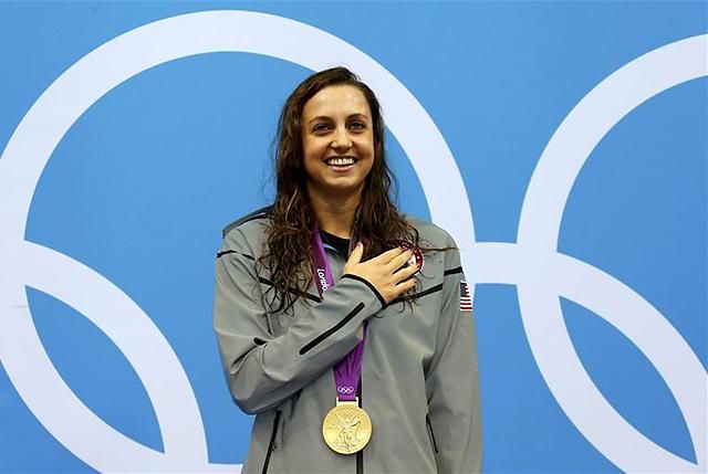 Rebecca Soni a londoni olimpián, a női 200 m mell eredményhirdetésén  (Fotó: Reuters)
