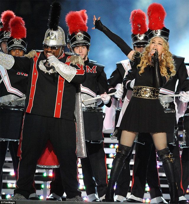 Madonna és Cee Lo Green rendhagyó katonaruhában (Forrás: dailymail.co.uk)