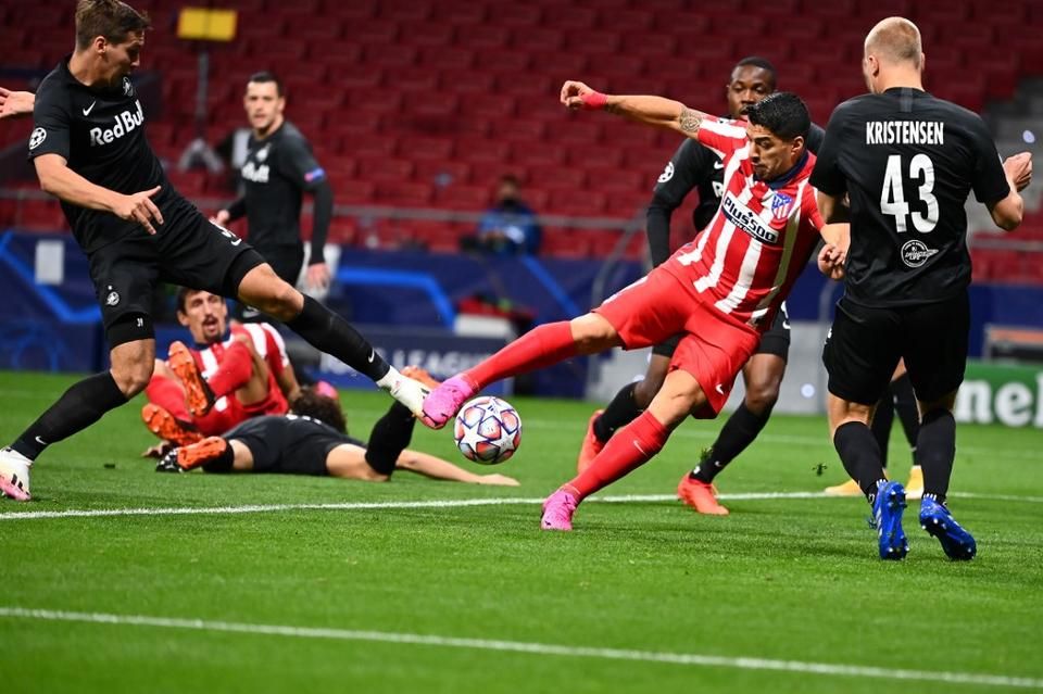 Suárezé volt a meccs első lehetősége (Fotó: AFP)