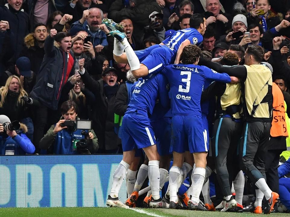Itt még ünnepelt a Chelsea, hogy aztán hoppon maradjon (Fotó: AFP)