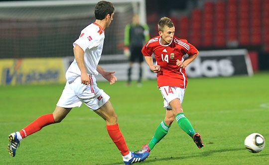 Simon Krisztiánék (jobbra) a második félidőben már elfogadhatóbban játszottak, de az is kevés volt (fotó: Németh Ferenc – archív)