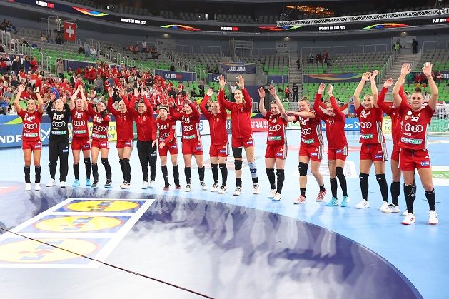 A magyar csapat a svájciak elleni siker után már tényleg önfeledten ünnepelhetett (Fotó: MKSZ/Kovács Anikó)