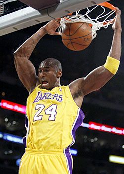 Kobe Bryant megkezdte a pontgyártást