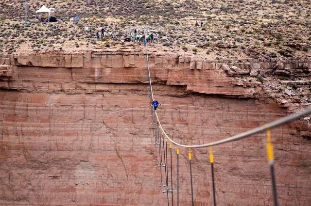 Nik Wallenda, amerikai kötéltáncos biztosítás nélkül a Grand Canyon fölött (Fotók: Reuters)