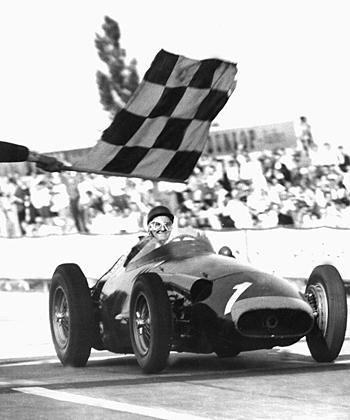 Fangio elképesztő győzelmet aratott 1957-ben a Nürburgringen (Fotó: AFP)