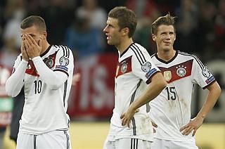 Lukas Podolski, Thomas Müller, Erik Durm és a lefújás 
utáni német letargia (Fotó: Reuters)