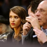 Jessica Alba nem volt 
elragadtatva a Lakers játékától