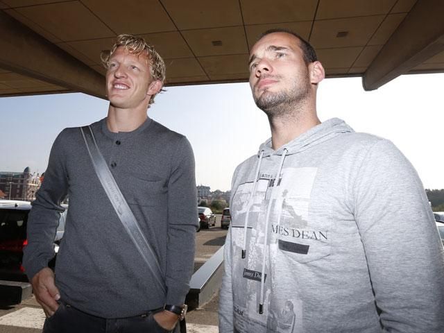 Wesley Sneijder és Dirk Kuyt a török bajnokságban riválisok, a válogatottban hű társak és barátok (Forrás: www.vi.nl)
