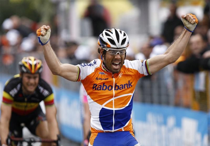 Óscar Freire harmadszor ünnepelhetett győzelmet a leghosszabb egynapos klasszikuson(Fotó: Reuters)