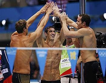 Michael Phelps (középen) a 18. aranyával 
búcsúzott az olimpiáktól (Fotó: Reuters)