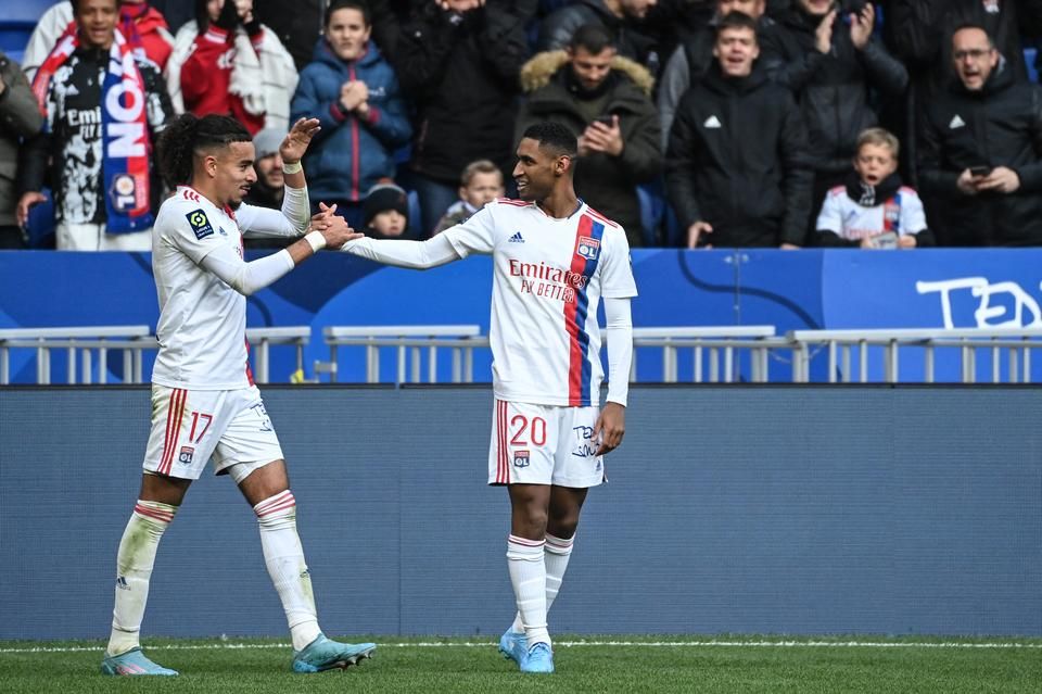Tete (jobbra) első gólját szerezte a Lyon színeiben (Fotó: AFP)