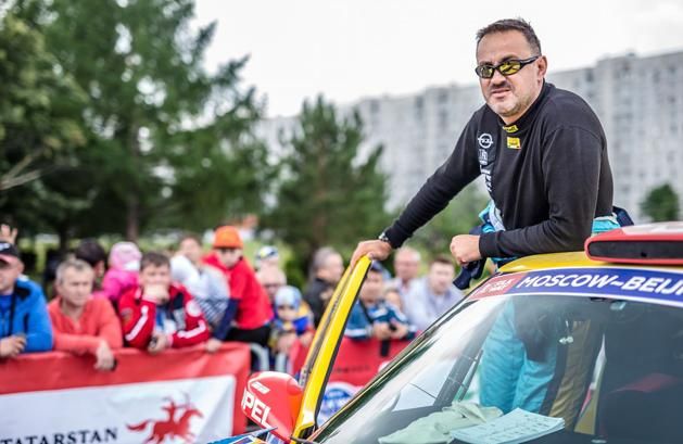 Bunkoczi László szerint a sáros, csúszós pályákon általában jól teljesítenek (Fotó: Opel Dakar Team)