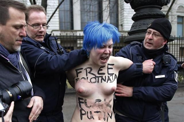 A FEMEN aktivistái már demonstrálnak (Fotó: Reuters)